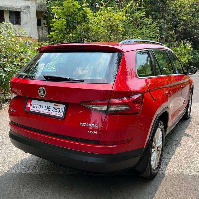 https://images10.gaadi.com/usedcar_image/3515574/original/processed_usedcar_photo_6055129797270549694_y_17211690368527_1690368593.jpg?imwidth=6402