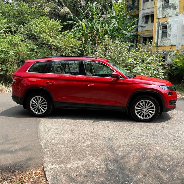 https://images10.gaadi.com/usedcar_image/3515574/original/usedcar_photo_6055129797270549693_y_17211690368527_1690368593.jpg?imwidth=6401