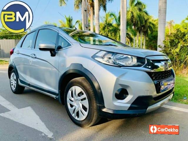 https://images10.gaadi.com/usedcar_image/3516810/original/usedcar_2665cb9a_dd40_41e9_8a19_4a3f45e48a41_742601690457369_1690457616_dcea2b96-5aec-4fe4-ab2d-048b6977d2b5.jpg?imwidth=6400