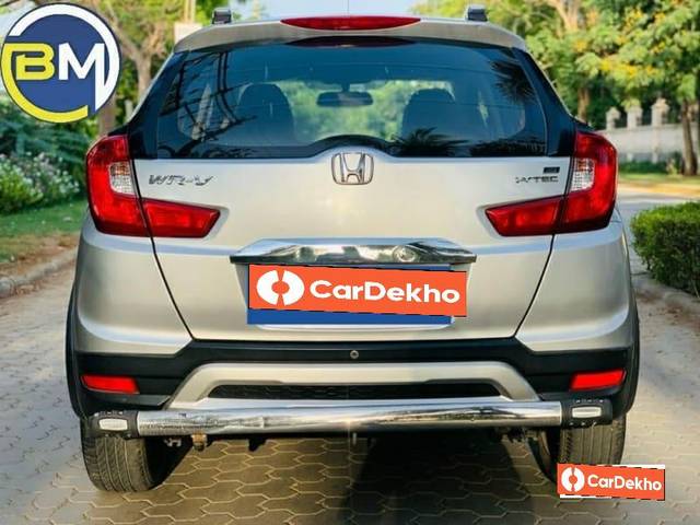 https://images10.gaadi.com/usedcar_image/3516810/original/usedcar_dc9237a4_d136_4e19_a2ee_b92ab2cd82a1_742601690457369_1690457603_dcea2b96-5aec-4fe4-ab2d-048b6977d2b5.jpg?imwidth=6402