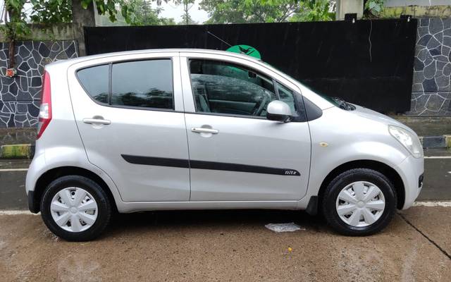 https://images10.gaadi.com/usedcar_image/3516915/original/0fd98c42-4ad3-44f6-acf2-c150bdc74482-used_car_2825597_1690461818_8f2d422b-574f-461a-b051-1b6b98c58286.jpg?imwidth=6402