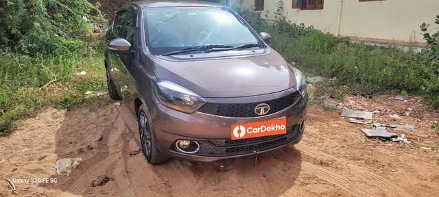 https://images10.gaadi.com/usedcar_image/3517073/original/9443183e-5449-4f0a-af7b-f557f98792b1_7b2f7bfc-6855-46c4-8193-697033b6ad0c.jpg?imwidth=6400