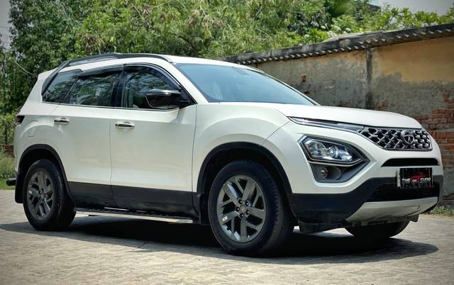 https://images10.gaadi.com/usedcar_image/3517897/original/09ac171f-6770-4a32-8e5a-2c0455fb0ce3-used_car_2826331_1690544409_17b29e11-21df-4768-b25f-636f0ae80bd1.jpg?imwidth=6400