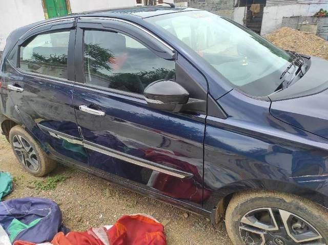 https://images10.gaadi.com/usedcar_image/3521187/original/3cb57684-5977-496e-8ec5-dcdd046d4e7f_afc0cab9-bdef-446a-871b-eb28aa67e76f.jpg?imwidth=6401