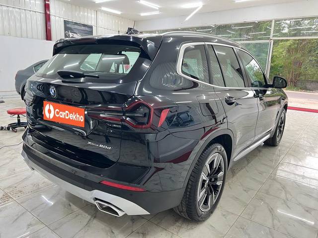 https://images10.gaadi.com/usedcar_image/3521230/original/9d98a20d-7906-45f8-b505-656d44af5467-used_car_2828653_1690866705_0f3add35-0339-48b3-a232-b27b49766042.jpg?imwidth=6402