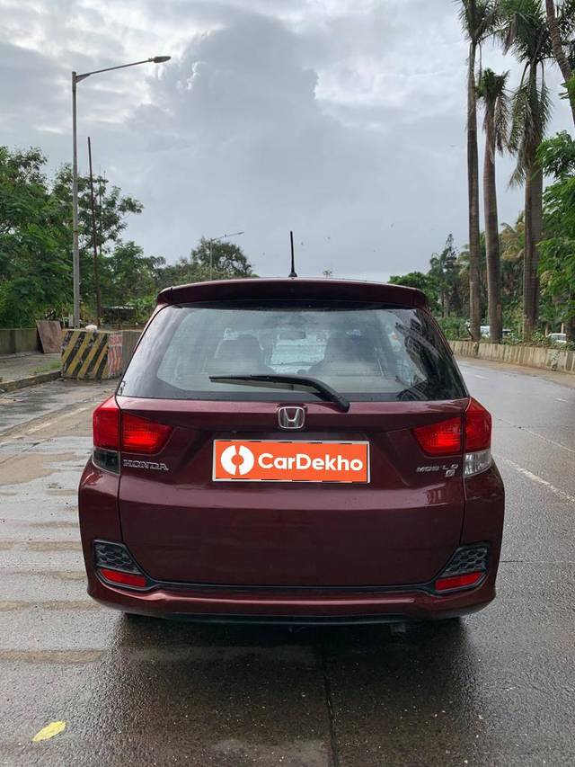 https://images10.gaadi.com/usedcar_image/3522358/original/7a5a9315-329e-42a0-814b-4fbc0312609d-used_car_2829646_1690902199_ec1bf87b-9480-4cde-a629-4536b87af80f.jpg?imwidth=6402