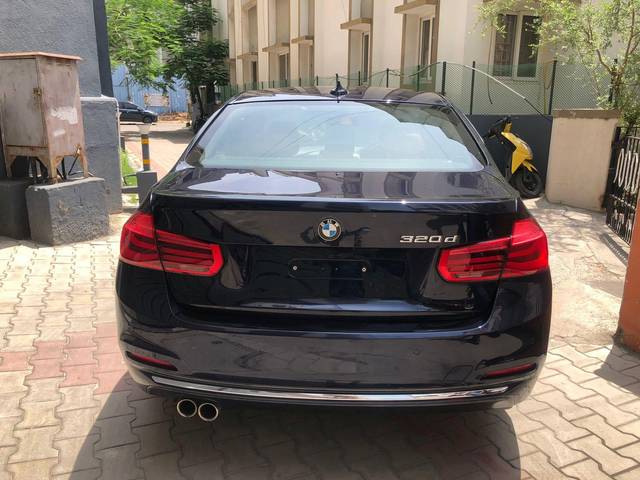 https://images10.gaadi.com/usedcar_image/3522515/original/processed_4e30bb2b-2ece-4db6-a0b9-a00d3451e82a-used_car_2829716_1690956116.jpg?imwidth=6402