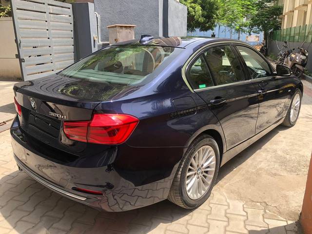 https://images10.gaadi.com/usedcar_image/3522515/original/processed_e5d5e0a5-8fd0-4dd4-bb36-4a3f3acf6d6d-used_car_2829716_1690956114.jpg?imwidth=6401