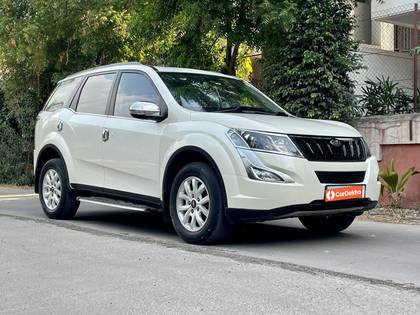 Mahindra XUV500 R W10 FWD