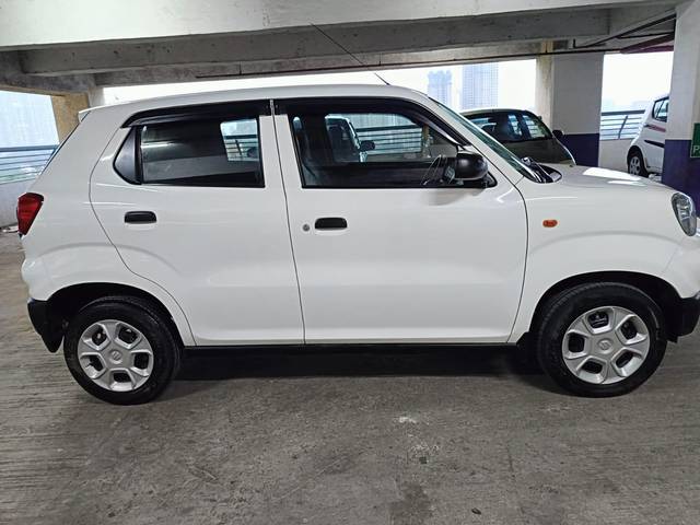 https://images10.gaadi.com/usedcar_image/3523929/original/processed_387e7f46-99f3-40ea-b09e-fdb139ded034-used_car_2830840_1691047753.jpg?imwidth=6401