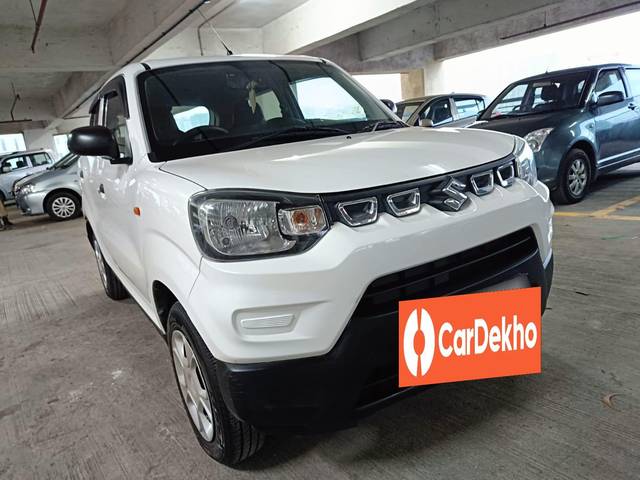 https://images10.gaadi.com/usedcar_image/3523929/original/processed_91104509-6275-4601-840a-f2f15b7a0339-used_car_2830840_1691047746.jpg?imwidth=6400