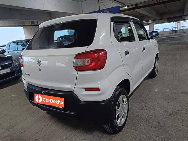 https://images10.gaadi.com/usedcar_image/3523929/original/processed_97403cbc-529d-4a79-9090-e85c2de0bccb-used_car_2830840_1691047757.jpg?imwidth=6402