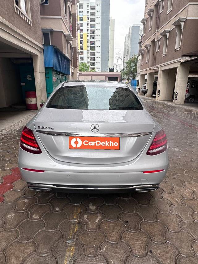 https://images10.gaadi.com/usedcar_image/3524681/original/processed_5ca1483f-756f-4426-8088-37f8ac661646-used_car_2831365_1691122594.jpg?imwidth=6402