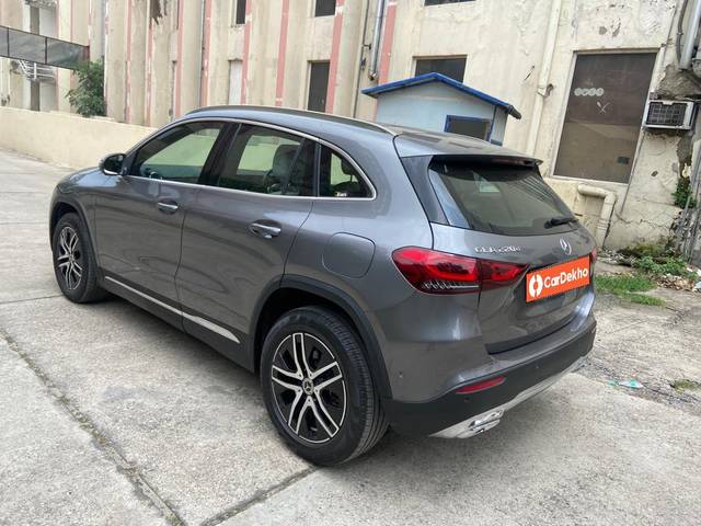 https://images10.gaadi.com/usedcar_image/3526728/original/processed_5bbcac73-7ba3-47f9-8c0f-a8177bd12d3a-used_car_2833024_1691230019.jpg?imwidth=6402