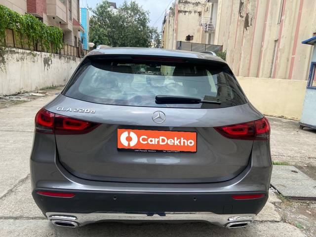 https://images10.gaadi.com/usedcar_image/3526728/original/processed_960922c4-6a41-4942-ae97-096bcaa2dd86-used_car_2833024_1691230012.jpg?imwidth=6401