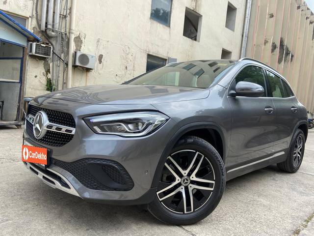 https://images10.gaadi.com/usedcar_image/3526728/original/processed_fb4f7b68-50c8-401c-8737-6d27b4a993cd-used_car_2833024_1691230018.jpg?imwidth=6400