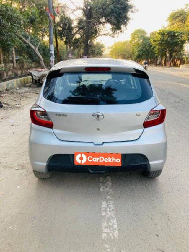 https://images10.gaadi.com/usedcar_image/3526949/original/processed_4ff8d796-6230-4309-8b60-cf0208aeb4bc.jpeg?imwidth=6402
