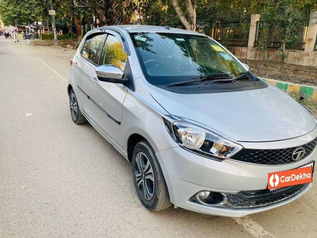 https://images10.gaadi.com/usedcar_image/3526949/original/processed_a1b23f1b-23e2-41c7-81a2-631083eda7d5.jpeg?imwidth=6400