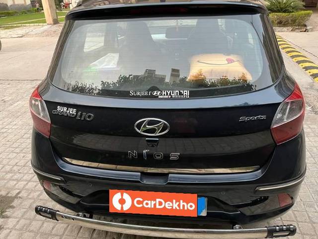 https://images10.gaadi.com/usedcar_image/3528066/original/processed_e83cd5d6-c9ef-4851-816f-f253b044ec66.jpeg?imwidth=6402