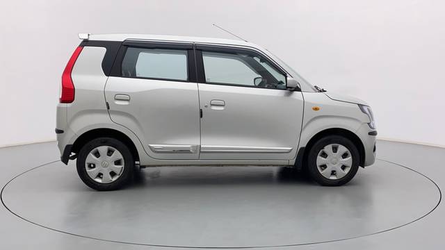 https://images10.gaadi.com/usedcar_image/3528946/original/e8170245-557f-4425-ae22-c340d6d26775__37.jpg?imwidth=6400