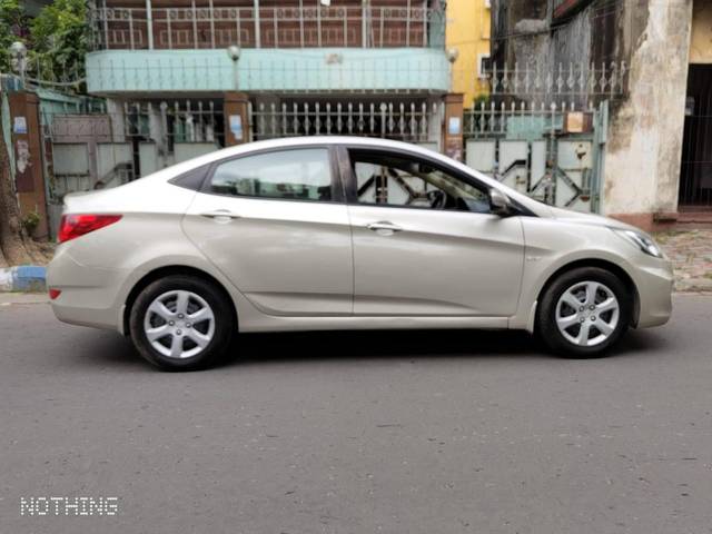 https://images10.gaadi.com/usedcar_image/3528958/original/processed_62f9f915-a6c7-4136-9c7a-a6d5377a954a-used_car_2834644_1691410457.jpg?imwidth=6401