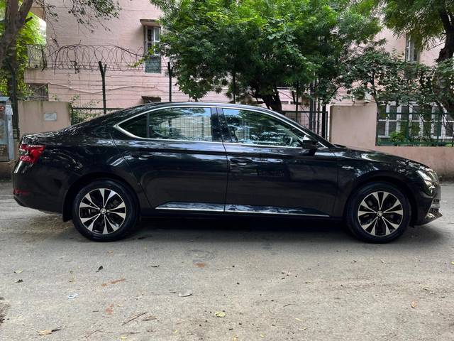 https://images10.gaadi.com/usedcar_image/3530069/original/processed_86456e3b-92fe-4918-95ea-3539999fb60d-used_car_2835520_1691484893.jpg?imwidth=6401
