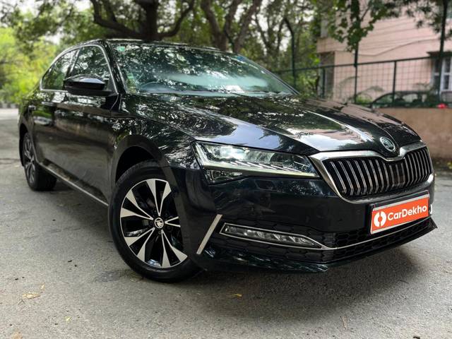 https://images10.gaadi.com/usedcar_image/3530069/original/processed_99a3c7be-e2fc-45fa-bf75-cbe4163244e0-used_car_2835520_1691484921.jpg?imwidth=6400