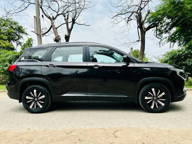 https://images10.gaadi.com/usedcar_image/3530296/original/ffa9b97e-9268-41f4-9682-c20389df243f-used_car_2835734_1691487790.jpg?imwidth=6401