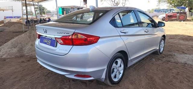 https://images10.gaadi.com/usedcar_image/3530992/original/processed_929b00c0-2b0a-4b41-9c27-4435ef16985d.jpg?imwidth=6402