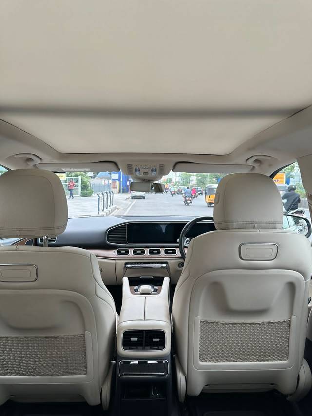 https://images10.gaadi.com/usedcar_image/3532672/original/154dc706-126a-44a0-869d-2335359541db-used_car_2837639_1691665759.jpg?imwidth=6402