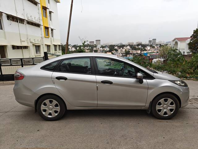 https://images10.gaadi.com/usedcar_image/3534732/original/73473c6e-021a-4b72-999f-81cbc9fe1cde-used_car_2839358_1691801034.jpg?imwidth=6401