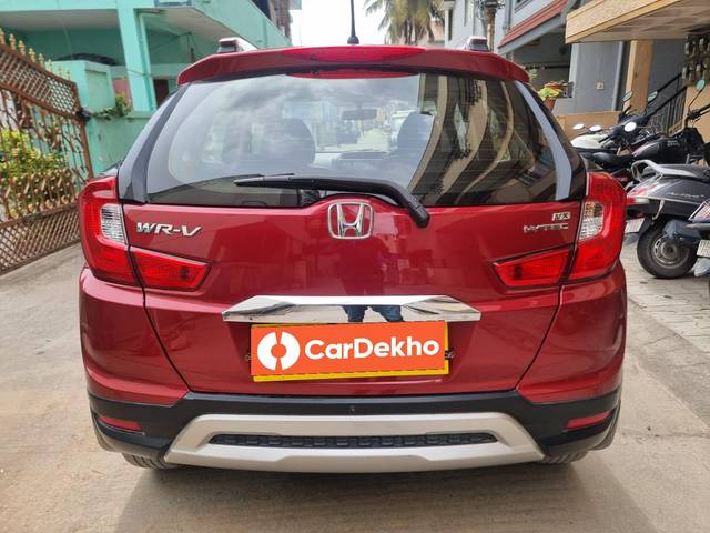 https://images10.gaadi.com/usedcar_image/3535624/original/processed_70d96bce-4f42-463a-a3dc-f5d6235e5963-used_car_2840126_1691905904.jpg?imwidth=6402