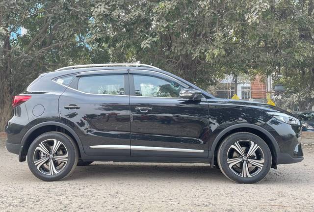 https://images10.gaadi.com/usedcar_image/3537863/original/086db6ed-05dd-4fdb-9e1b-81ab4b2f82b3-used_car_2842154_1691911461.jpg?imwidth=6401