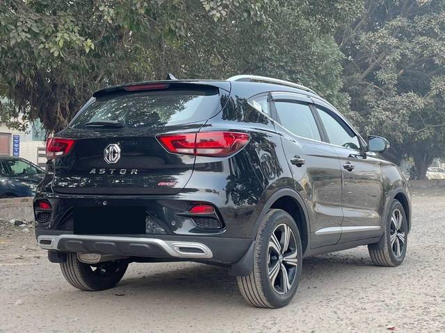 https://images10.gaadi.com/usedcar_image/3537863/original/processed_fc8e270f-5e88-4415-a66e-b5a28cf29757-used_car_2842154_1691911457.jpg?imwidth=6402