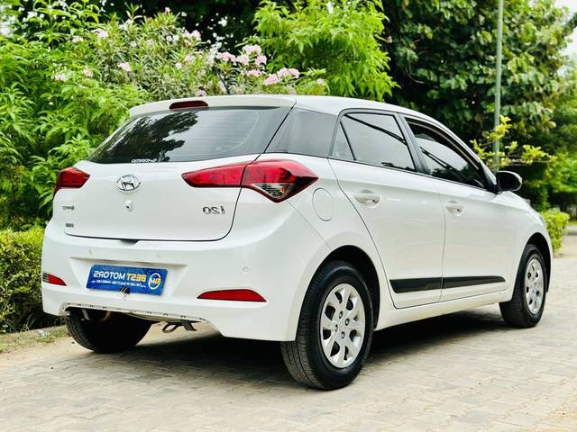 https://images10.gaadi.com/usedcar_image/3538166/original/processed_usedcar_7c5b2df2_e330_4af1_97fb_590a32bc270a_742601691922643_1691923471.jpg?imwidth=6402
