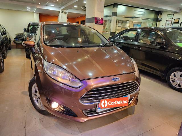 https://images10.gaadi.com/usedcar_image/3539051/original/processed_5efe7e13-2174-4406-8df6-fc2cce3537c0-used_car_2843001_1692016004.jpg?imwidth=6400
