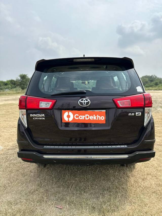 https://images10.gaadi.com/usedcar_image/3539541/original/processed_aa2fda1d-7705-4836-9596-8595b9a2af46-used_car_2843310_1692088459.jpg?imwidth=6402