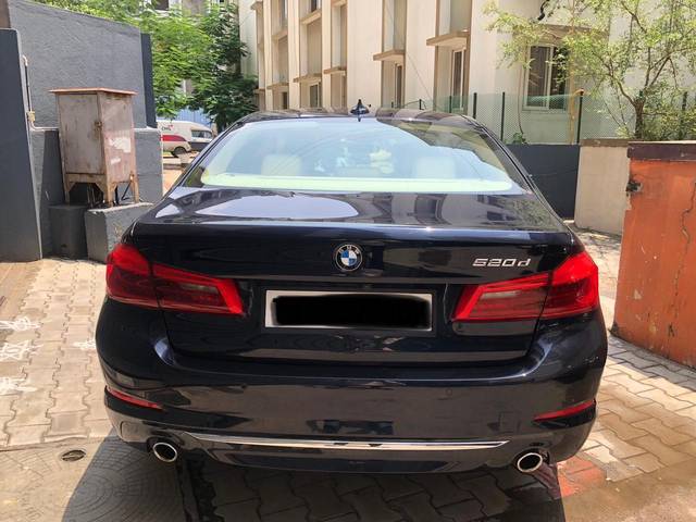 https://images10.gaadi.com/usedcar_image/3540601/original/processed_7c85c2bd-e731-403f-8195-46c9ba160cc3-used_car_2844071_1692184853.jpg?imwidth=6402