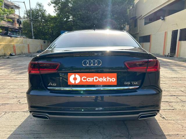 https://images10.gaadi.com/usedcar_image/3540613/original/processed_695fbdec-5b0d-4e5d-83bf-2f41793f7d17-used_car_2844080_1692185162.jpg?imwidth=6402