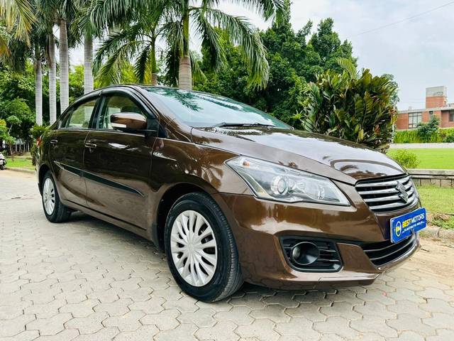 https://images10.gaadi.com/usedcar_image/3540642/original/processed_usedcar_bee22773_4982_4922_8518_11cd8abdfb1a_742601692185575_1692185616.jpg?imwidth=6402