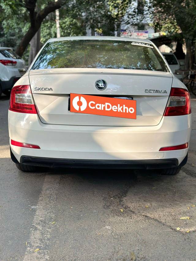https://images10.gaadi.com/usedcar_image/3540960/original/processed_c5ed3c2f-d43b-4ce4-84ae-d3cc27bb7363-used_car_2844317_1692209508.JPG?imwidth=6402