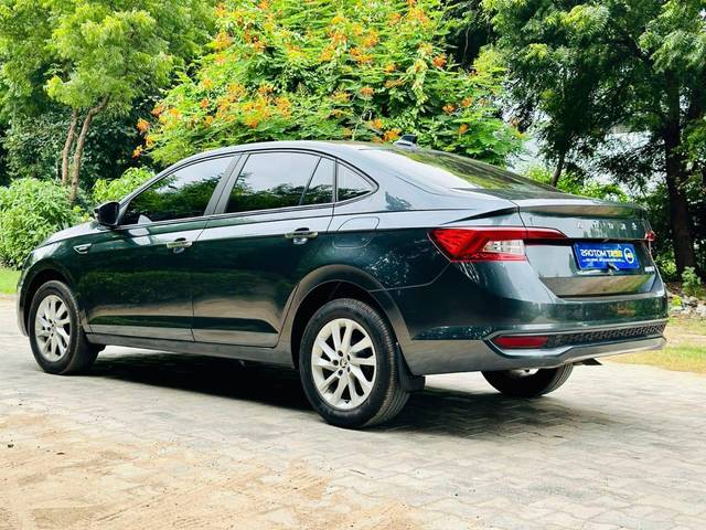 https://images10.gaadi.com/usedcar_image/3541190/original/processed_usedcar_cdaa5051_5ceb_4210_bc80_7330598fa23b_2844457_1692420480.jpg?imwidth=6402