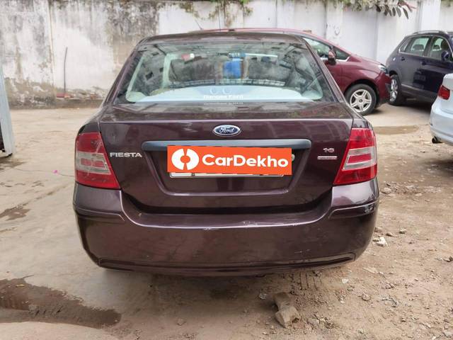 https://images10.gaadi.com/usedcar_image/3541528/original/processed_95db2eb5-14da-4b85-801a-69ee5c3c7f3d-used_car_2844725_1692267682.jpg?imwidth=6402