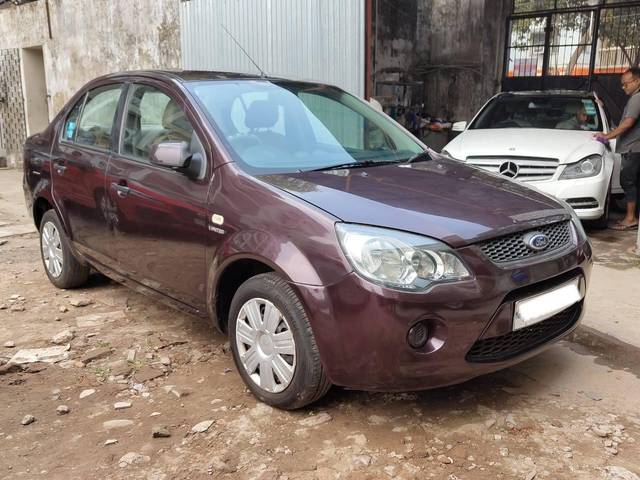 https://images10.gaadi.com/usedcar_image/3541528/original/processed_9b4c8c71-a38d-4af9-9fa9-9ef58c9540ca-used_car_2844725_1692267678.jpg?imwidth=6400