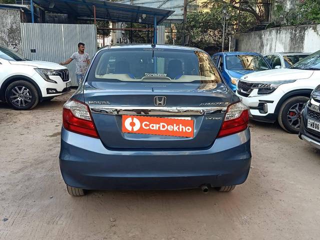 https://images10.gaadi.com/usedcar_image/3541535/original/processed_1f743055-9c90-4d4d-837b-19e6c8cfecaa-used_car_2844731_1692267822.jpg?imwidth=6402