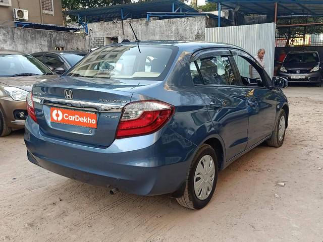 https://images10.gaadi.com/usedcar_image/3541535/original/processed_568fea1e-3059-48ad-88fd-cf1c616f9e19-used_car_2844731_1692267824.jpg?imwidth=6401