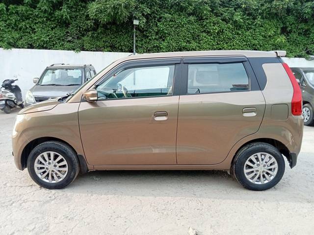 https://images10.gaadi.com/usedcar_image/3541712/original/processed_fd27054d-23ca-4257-b147-5d58e0ffc119-used_car_2844875_1692274698.jpg?imwidth=6402