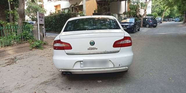 https://images10.gaadi.com/usedcar_image/3541744/original/6086feb5-0ecd-4d3b-9281-796bd16bb559-VCC_1771515_96_1691667339.jpg?imwidth=6402