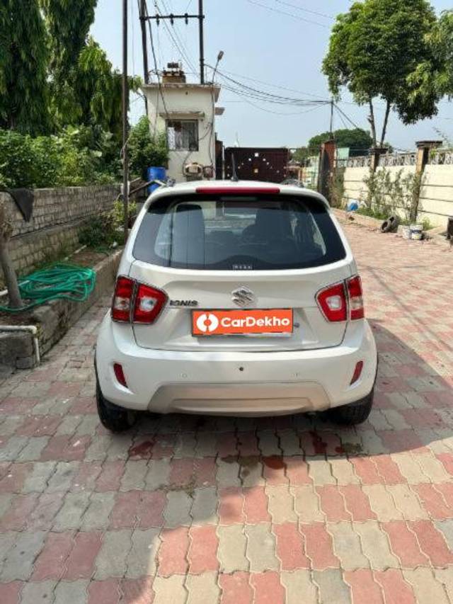 https://images10.gaadi.com/usedcar_image/3542038/original/processed_bd3b3e19-1c5d-4972-ab59-a9340d5b2cac.jpg?imwidth=6402
