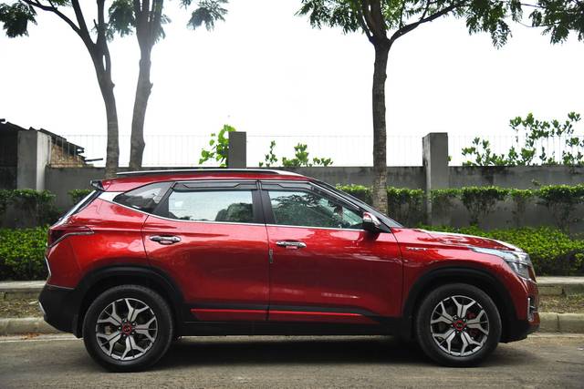 https://images10.gaadi.com/usedcar_image/3542549/original/23e8088b-a596-4ee0-adfc-d76c59271ae8-used_car_2845531_1692344063.jpg?imwidth=6401